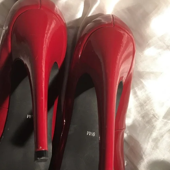 COPY - Red G by Guess Red patent leather platform pumps size 9.5.M .used good c… - Picture 13 of 17